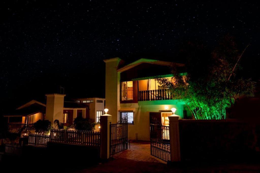 Paramount 3 Ac Bedrooms Hall Garden With Lake View Panchgani Buitenkant foto