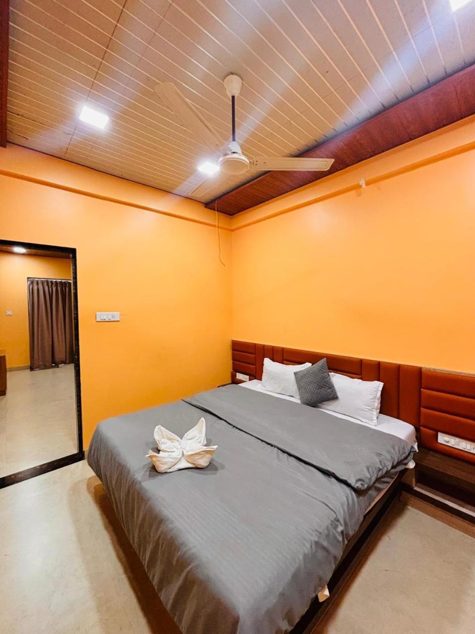 Paramount 3 Ac Bedrooms Hall Garden With Lake View Panchgani Buitenkant foto