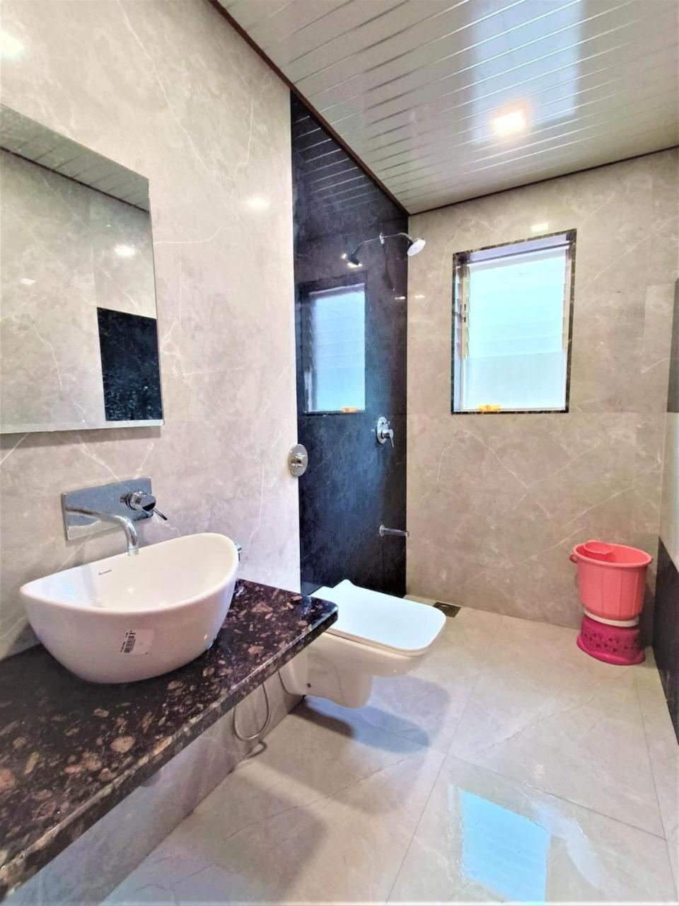 Paramount 3 Ac Bedrooms Hall Garden With Lake View Panchgani Buitenkant foto